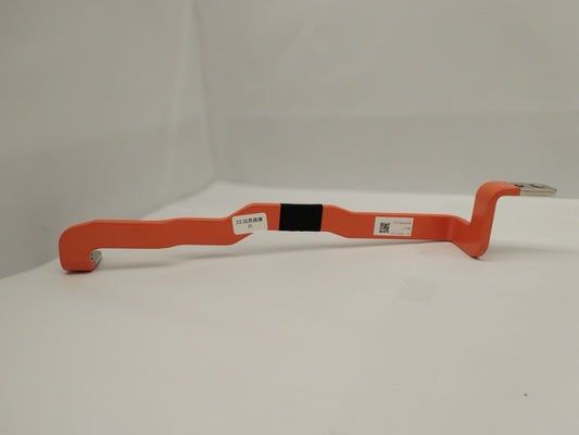 XIAOMI SU7 PRO Connect the battery output terminal of the battery row-