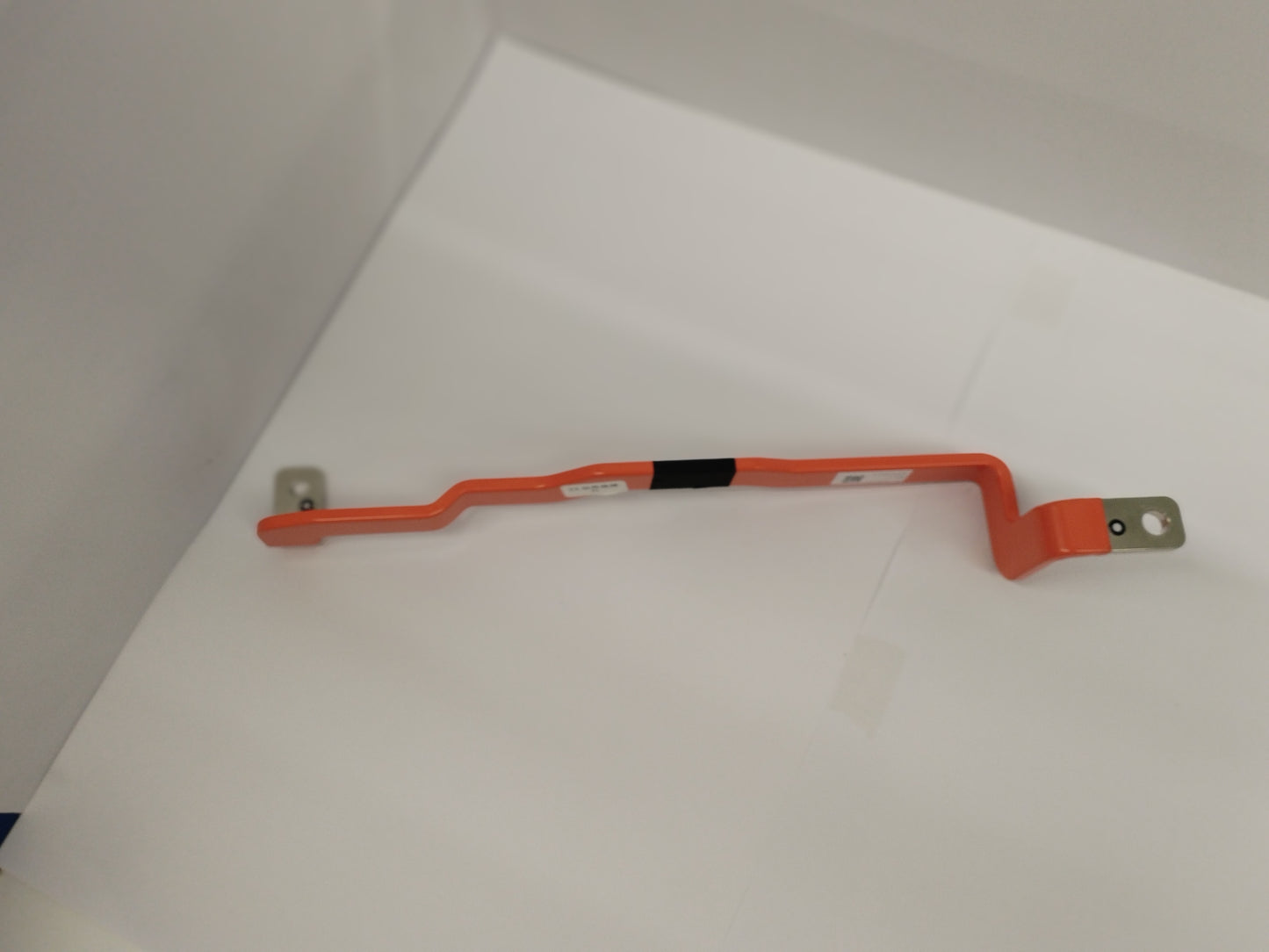 XIAOMI SU7 PRO Connect the battery output terminal of the battery row-