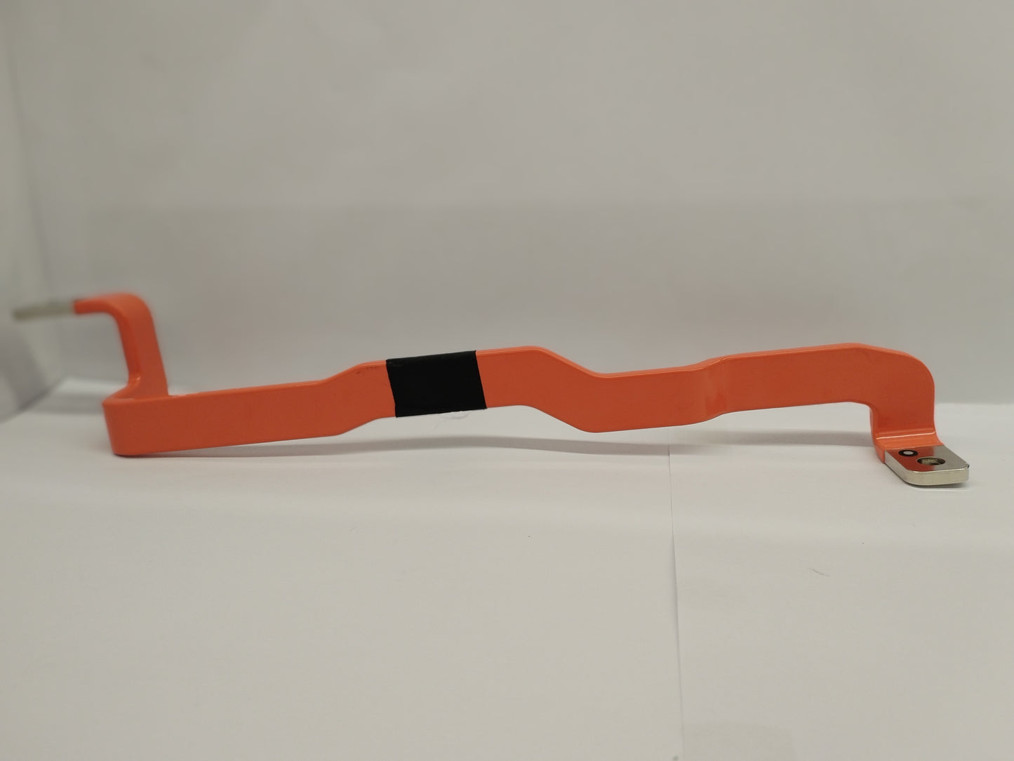 XIAOMI SU7 PRO Connect the battery output terminal of the battery row-